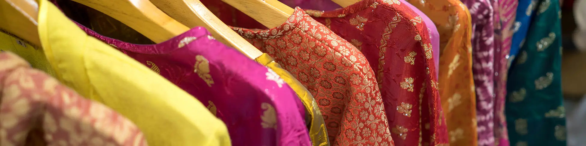 How to Select Blouse Colour Based on Saree Type